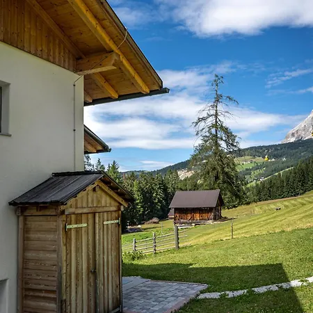 Apartment Apartements Precalalt La Villa (Trentino Alto Adige)